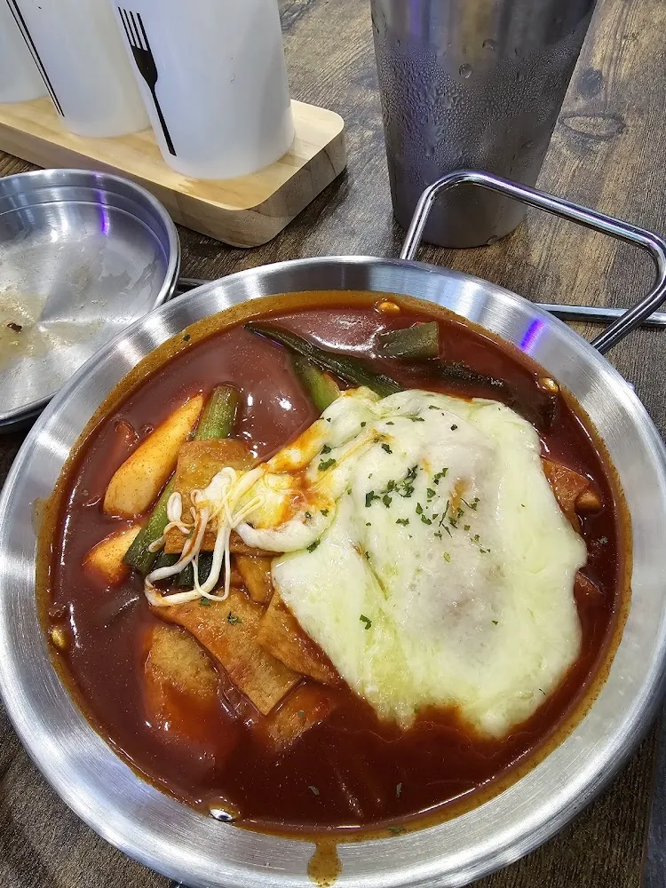 Dduck Bokggi with Cheese
